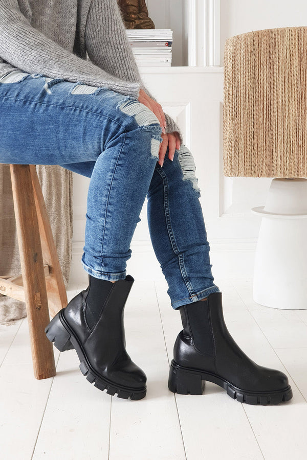 Linea leather boots, black
